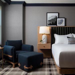 Classic Deluxe Room 1 King Bed